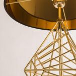  Lampa stołowa  Caracas - T01977AU Cosmo Light  Klosz jest czary ze złotym wnętrzem fantazyjna podstawa  w kolorze złota - 2