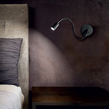 Kinkiet Focus AP1 LED Ideal Lux 097190 do czytania wykonany z metalu w kolorze czarnym posiada ruchome ramię