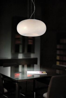 Lampa wisząca Optima AZzardo AD6014-5B AZ0184 Wykonana jest z metalu o chromowanym wykonczeniu i białego szkła subtelna