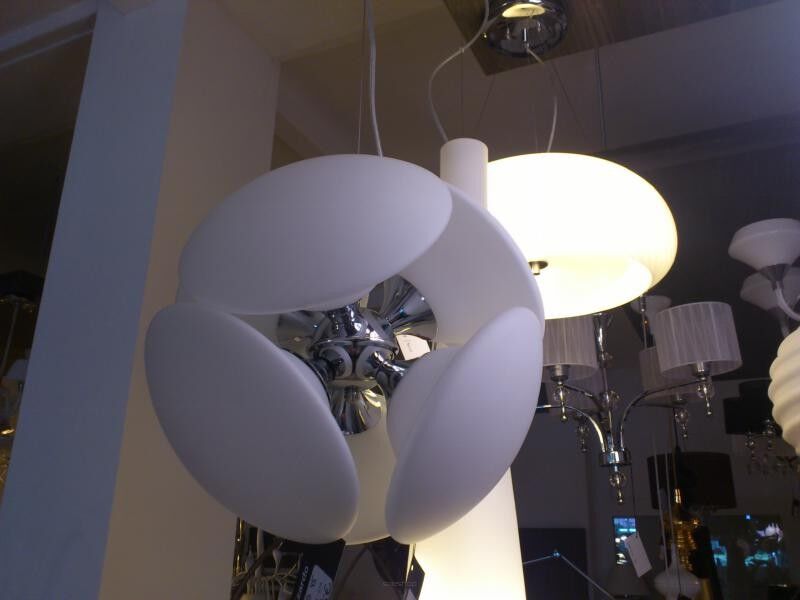 Lampa wisząca Pills 45 AZzardo AZ0344 jest z metalu w kolorze chromu i białego szkła nowoczesna