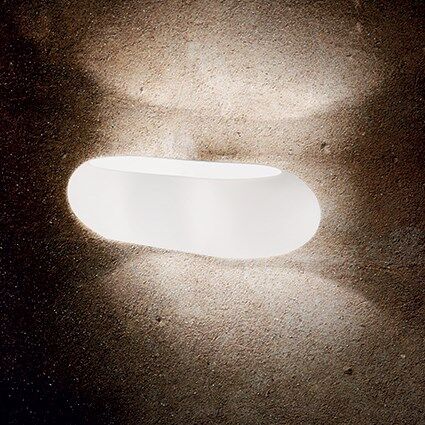 Kinkiet Moris AP2 BIANCO Ideal Lux  034546   posiada metalową oprawę wykończoną w kolorze chromu klosz ze szkłą biały