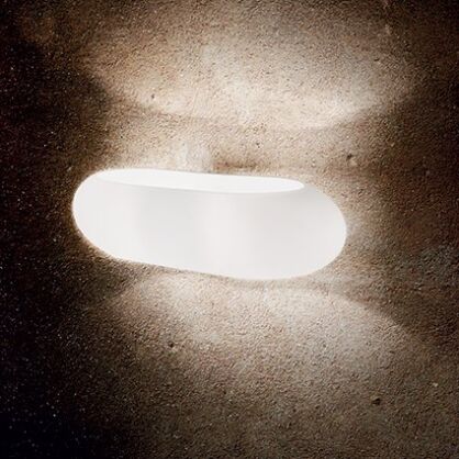 Kinkiet Moris AP2 BIANCO Ideal Lux  034546   posiada metalową oprawę wykończoną w kolorze chromu klosz ze szkłą biały