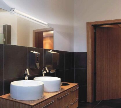 MAREA 21W KINKIET ORLICKI DESIGN nad lustro z metalu w kolorze chromu i białej pleksi
