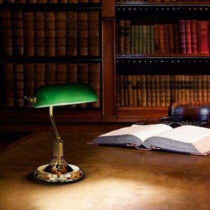Lampa biurkowa Lawyer TL1 OTTONE Ideal Lux  013657 Podstawa lampy ma kolor mosiądzu klosz jest ze szkła ręcznie formowany zielony