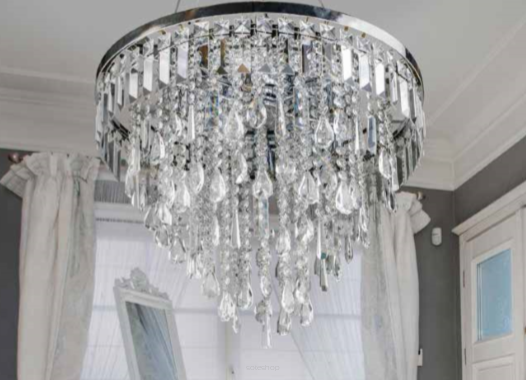 Lampa wisząca / plafon Azzardo Kalabria DEL-3872-6P z metalu o wykończeniu aluminiowym składa się z kryształków w kształcie łezek kółek oraz prostokątów okrągła podstawa