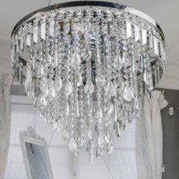 Lampa wisząca / plafon Azzardo Kalabria DEL-3872-6P z metalu o wykończeniu aluminiowym składa się z kryształków w kształcie łezek kółek oraz prostokątów okrągła podstawa