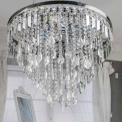 Lampa wisząca / plafon Azzardo Kalabria DEL-3872-6P z metalu o wykończeniu aluminiowym składa się z kryształków w kształcie łezek kółek oraz prostokątów okrągła podstawa