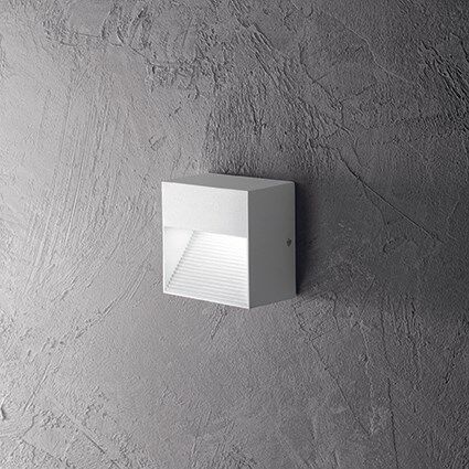 Kinkiet DOWN AP1 BIAŁY Ideal Lux  115382 z aluminiowego ma kolor biały akrylowy dyfuzor idealna jako oświetlenie schodowe IP44
